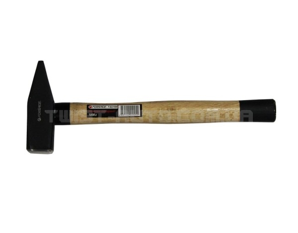 Молоток слюсарний з дерев'яною ручкою і пластикової захистом біля основи (400г)