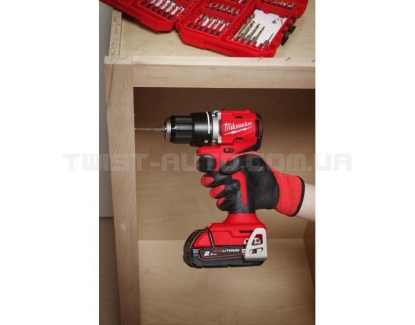 Дриль-шурупокрут акумуляторний безщітковий MILWAUKEE M18 BLDDRC-0 61Нм