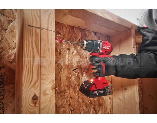 Дриль-шурупокрут акумуляторний безщітковий MILWAUKEE M18 BLDDRC-202C 61Нм (+ заряд.пристрій, 2 акум., HD кейс)