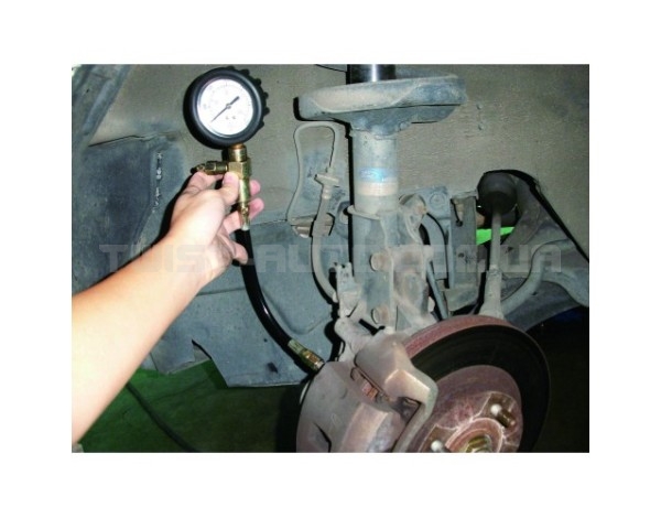 Тестер тиску в гальмівній системі YT-73040 YATO Тестер тиску в гальмівній системі YT-73040 YATO