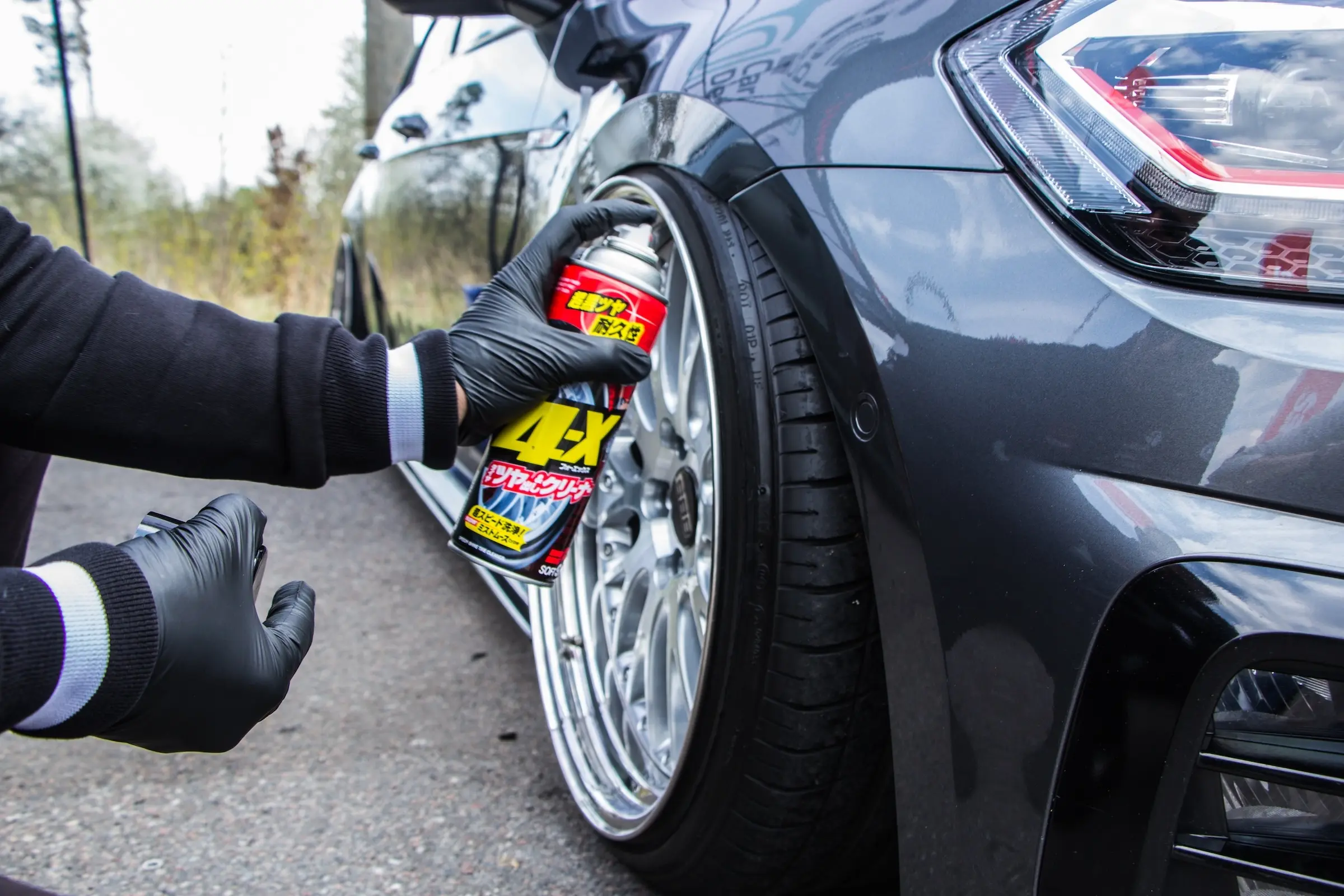 Чорніння шин SOFT99 4-X Tire Cleaner З антистатичним ефектом Чорніння шин SOFT99 4-X Tire Cleaner З антистатичним ефектом